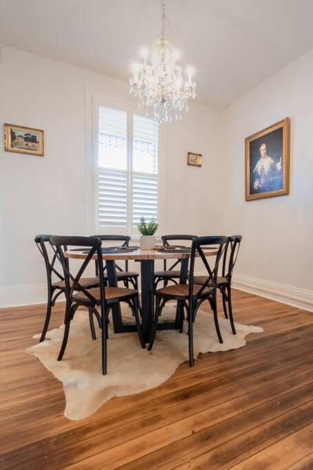 Historic Beauty In The Cbd! Parking And Wifi Daire Launceston Dış mekan fotoğraf