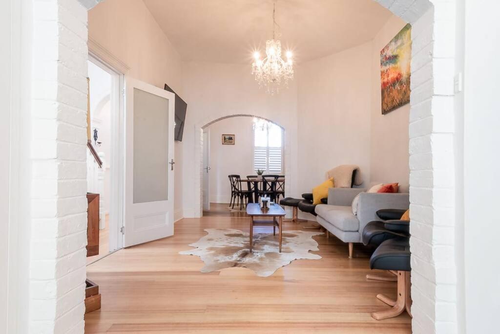 Historic Beauty In The Cbd! Parking And Wifi Daire Launceston Dış mekan fotoğraf